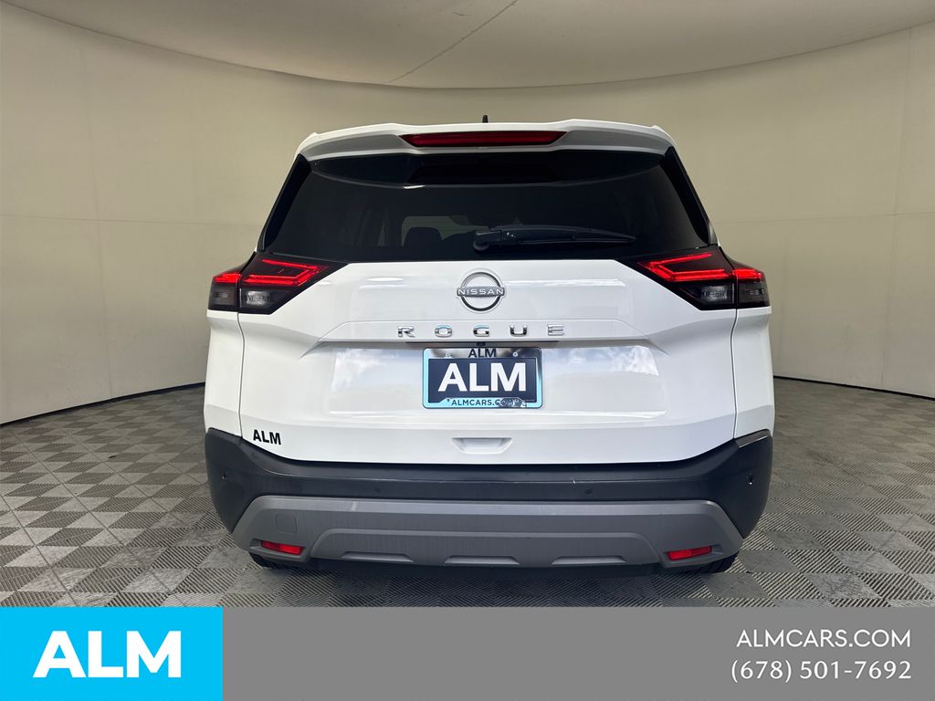 Used 2022 White Nissan S image 8