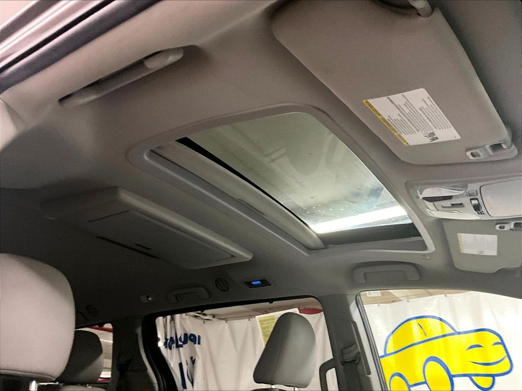 2020 Toyota Sienna — photo 22