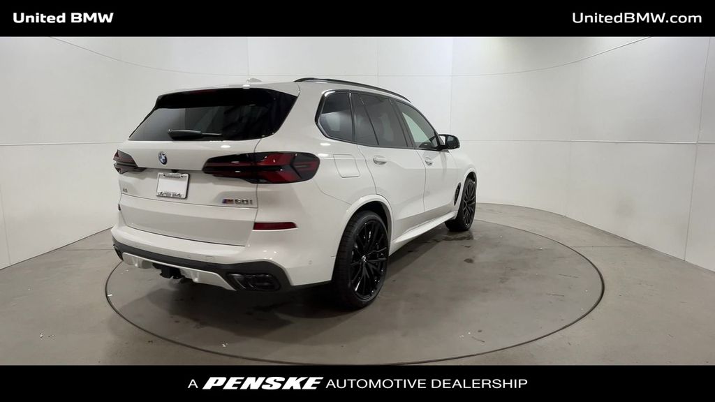 2025 BMW X5 M60i 8