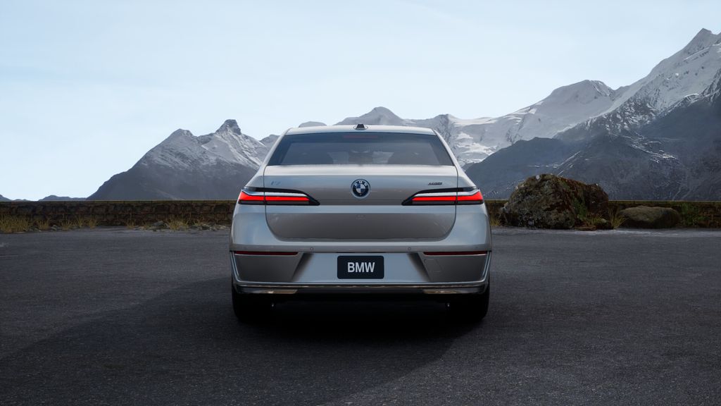 Thumbnail: 2025 BMW i7 - 32