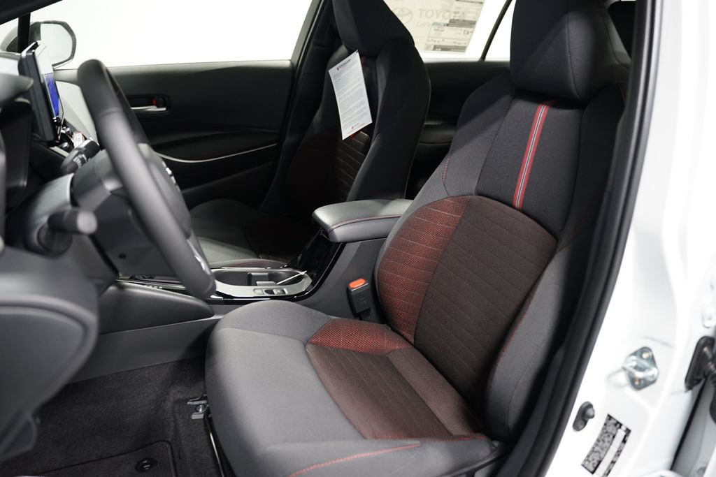 2025 Toyota Corolla SE 26