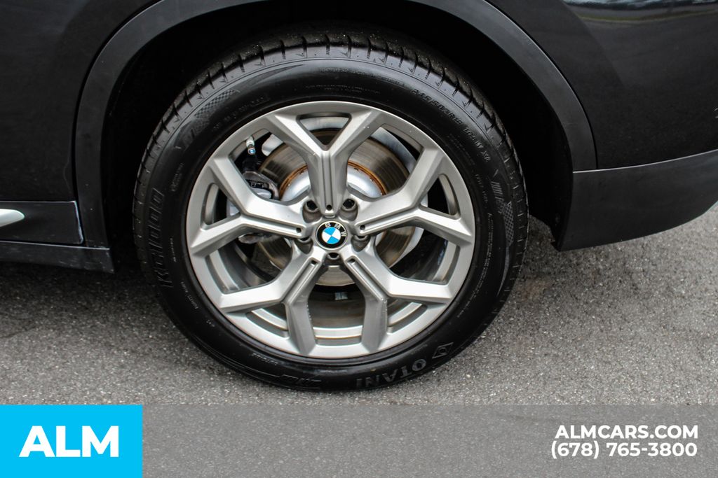 Used 2024 Gray BMW xDrive30i image 14