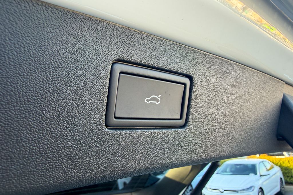 New 2026 White Volkswagen 2.0T SE R-Line Black image 27