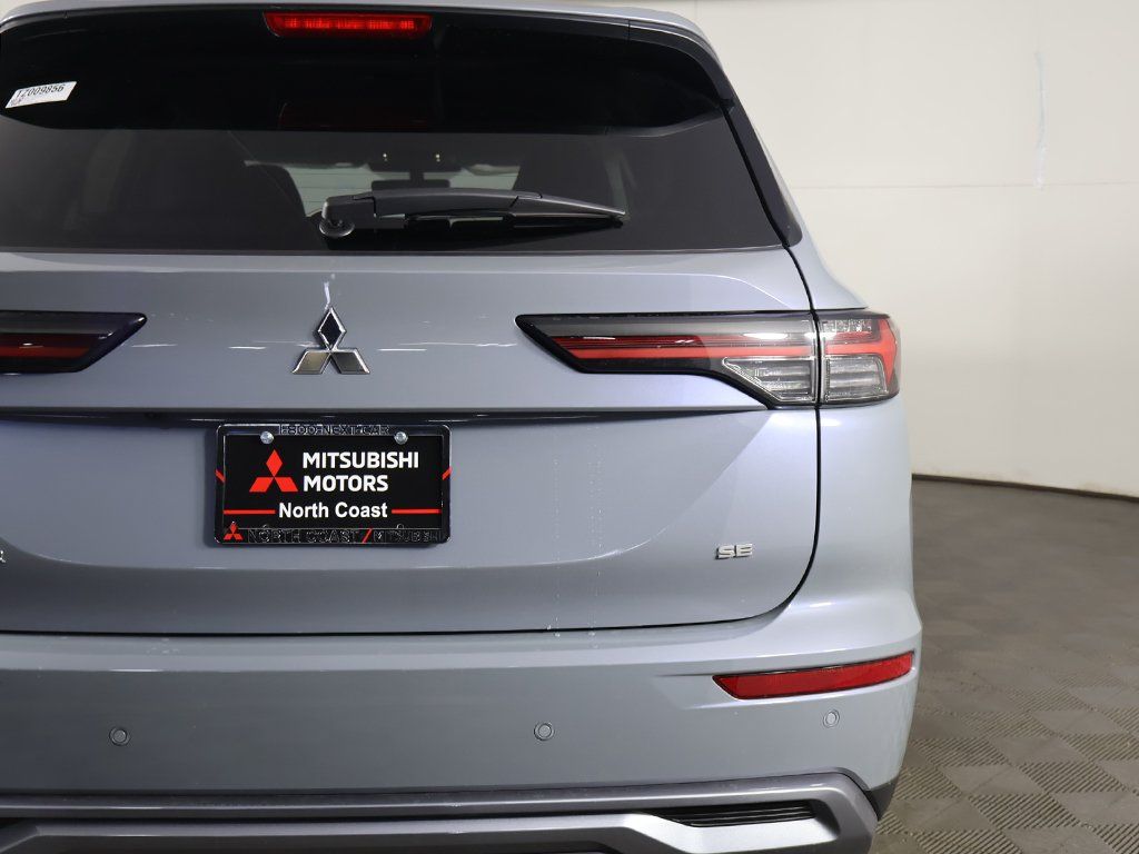 New 2026 Gray Mitsubishi SE image 18