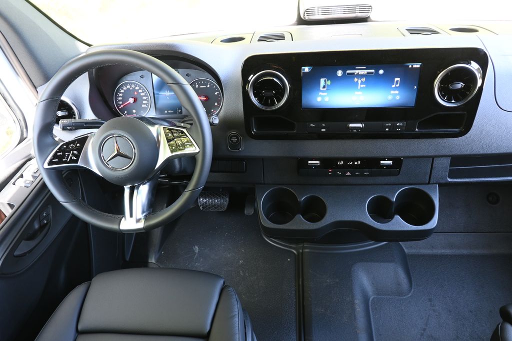 2025 Mercedes-Benz Sprinter 2500 4