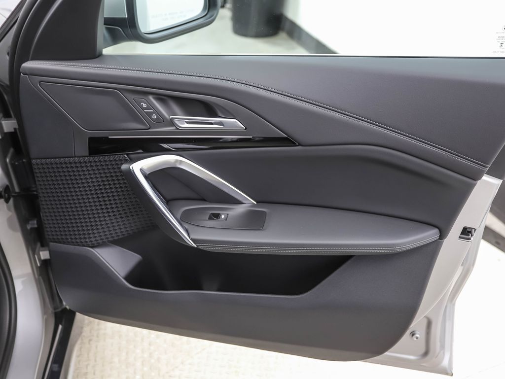 2025 BMW X1 xDrive28i 29