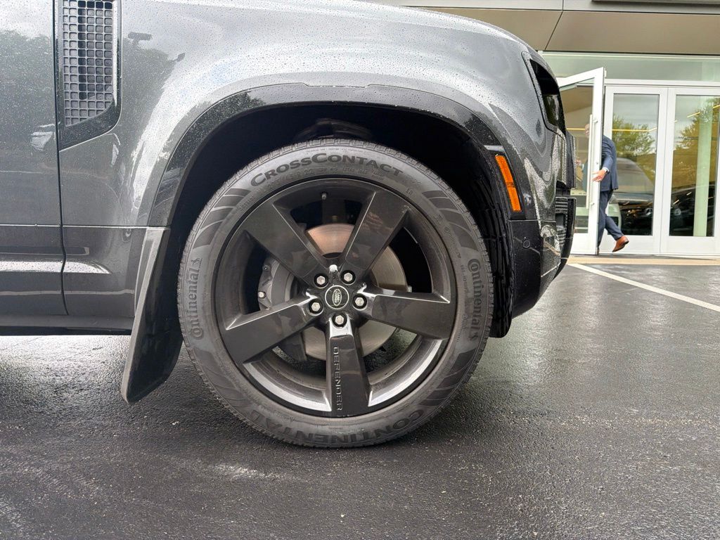 Certified Used 2025 Gray Land Rover X-Dynamic SE image 25