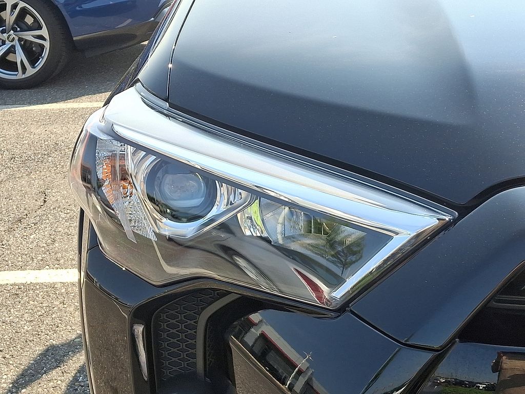 2024 Toyota 4Runner TRD Off Road 9