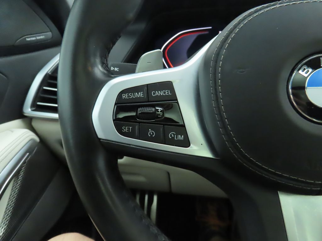 2022 BMW X6 M50i 11