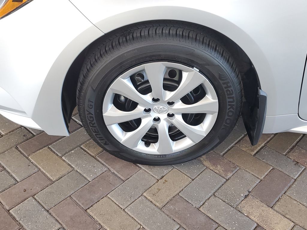 2025 Toyota Corolla LE photo 8