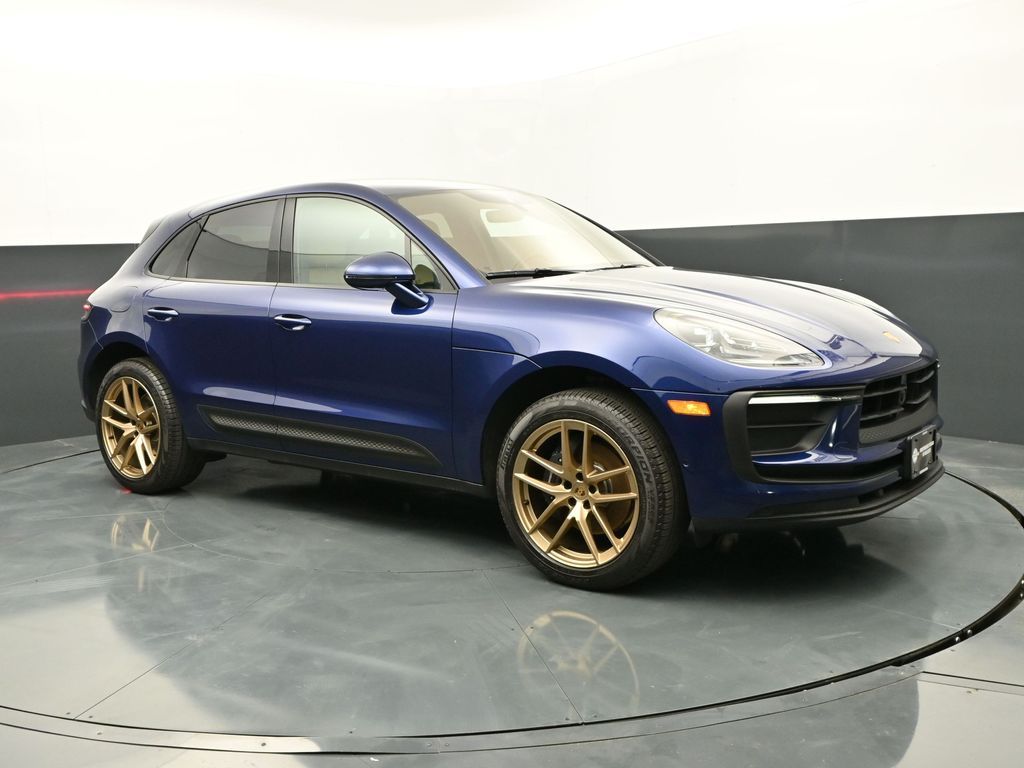 2025 Porsche Macan Base