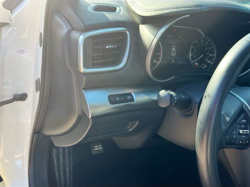 Used 2019 White Nissan 3.5 S image 10