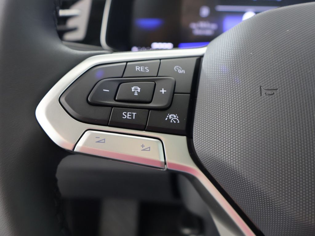 2025 Volkswagen Jetta SE - Photo 23