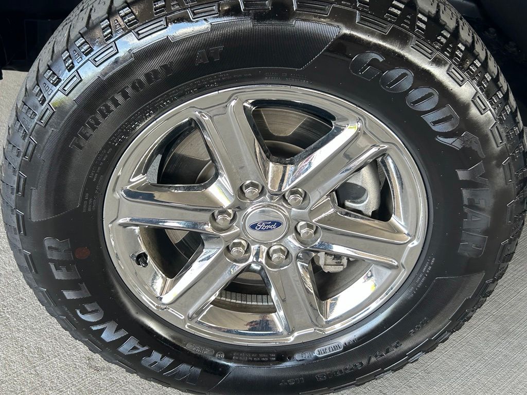 Used 2025 Silver Metallic Ford XLT image 9