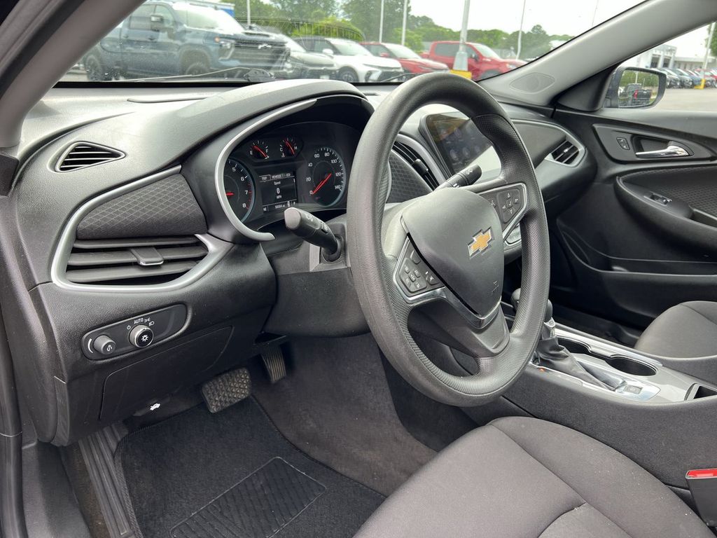 2023 Chevrolet Malibu LT photo