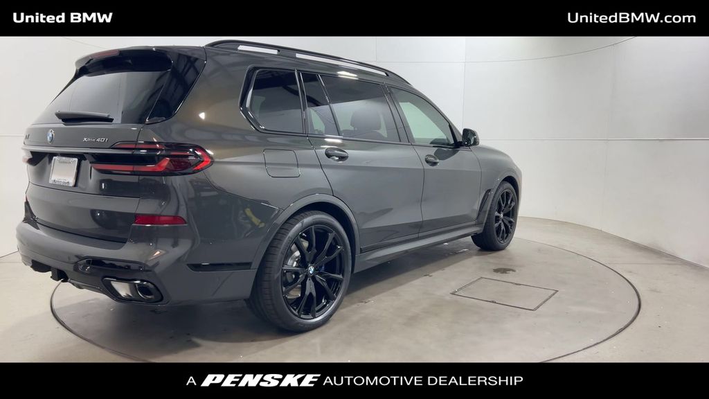 Thumbnail: 2026 BMW X7 - 8