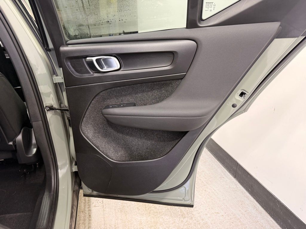 Thumbnail: 2023 Volvo XC40 - 24