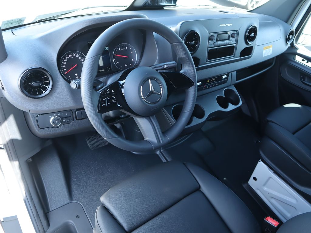 Thumbnail: 2025 Mercedes-Benz Sprinter - 10