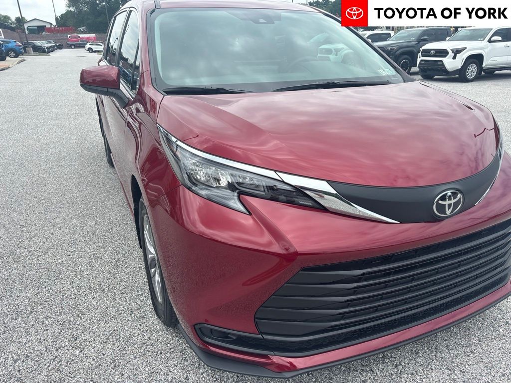 Pearl 2026 Toyota Sienna Minivan Front-Wheel Drive Continuously Variable Transmission