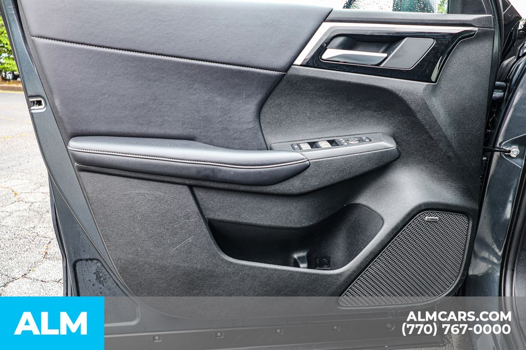 Used 2025 Gray Mitsubishi SE image 47
