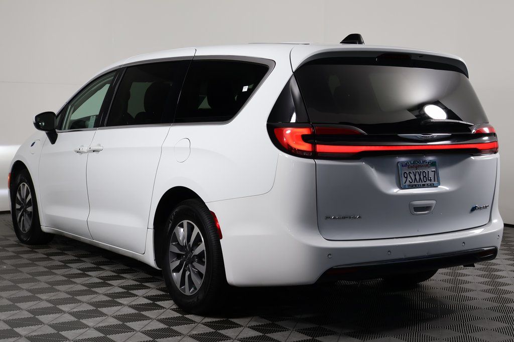 Thumbnail: 2023 Chrysler Pacifica - 6
