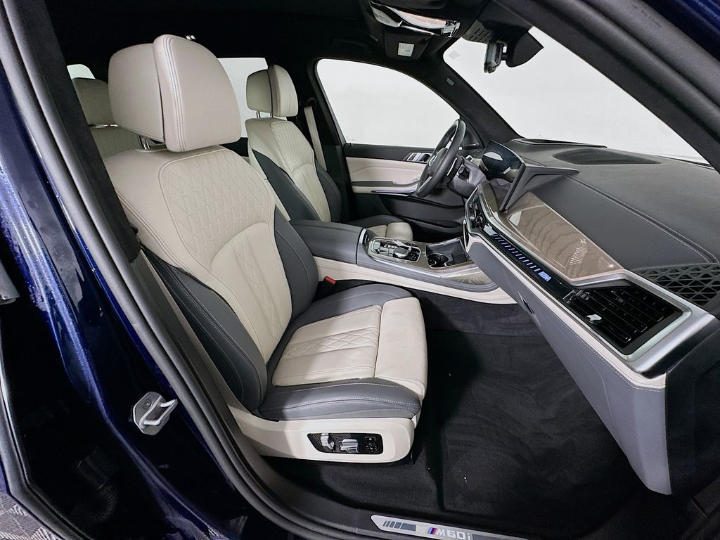 Thumbnail: 2025 BMW X7 - 30
