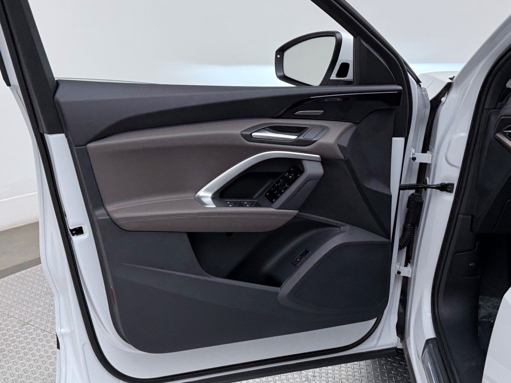 Thumbnail: 2025 Audi Q5 - 23