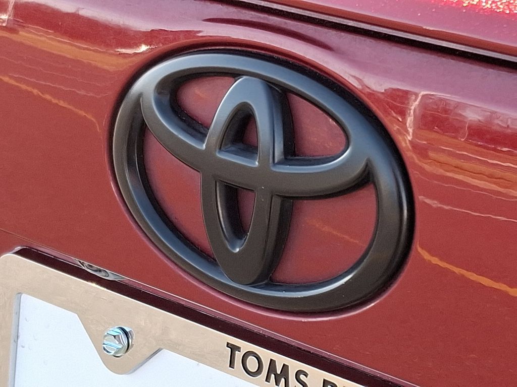 2019 Toyota RAV4 XLE 28