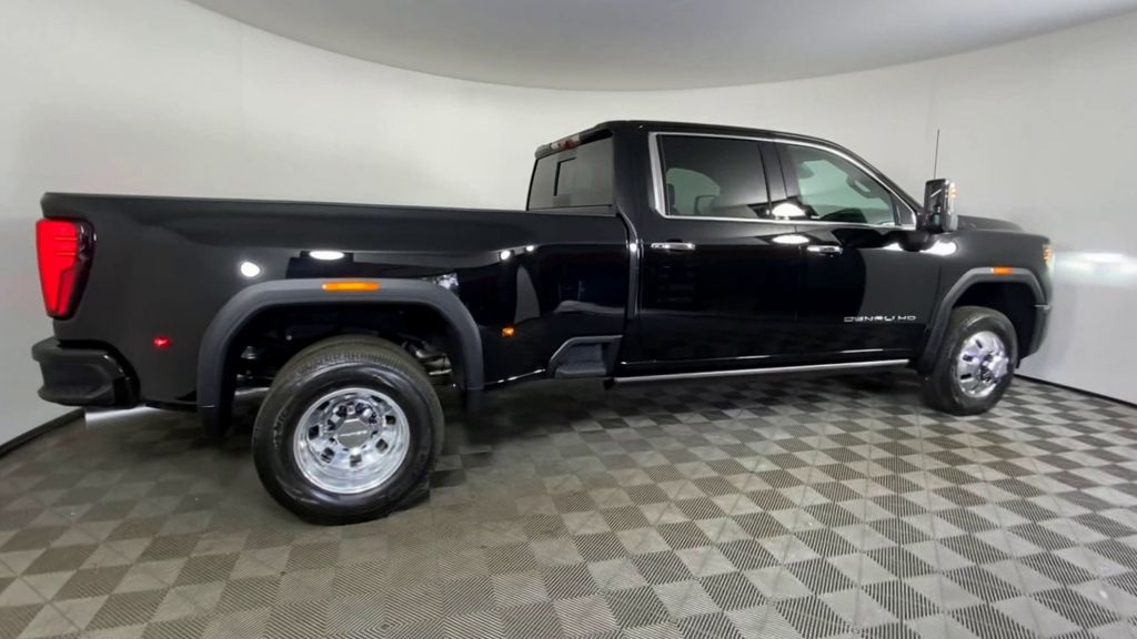 2025 GMC Sierra 3500HD Denali Ultimate 9