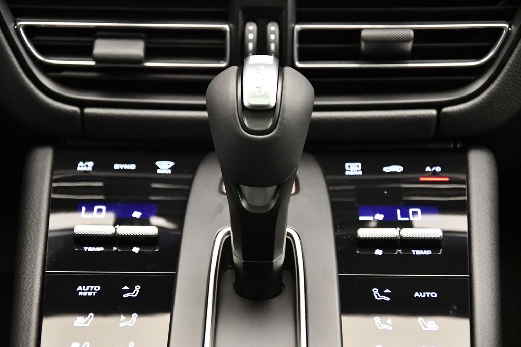 Thumbnail: 2025 Porsche Macan - 31