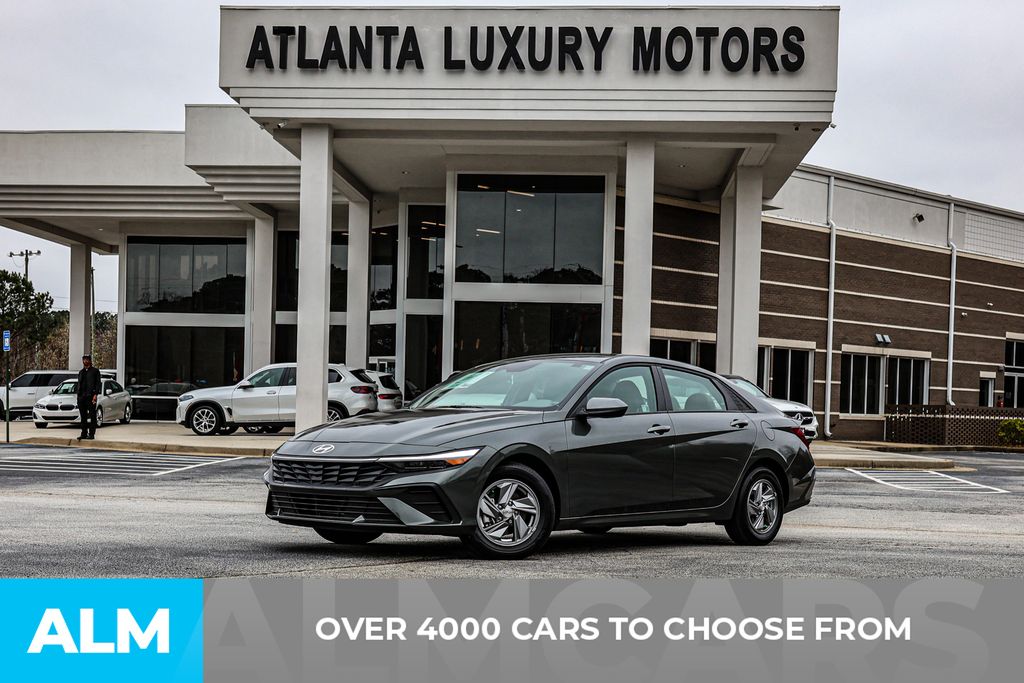 Used 2025 Gray Hyundai SE image 3