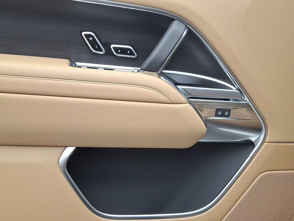 Thumbnail: 2026 Land Rover Range Rover - 9