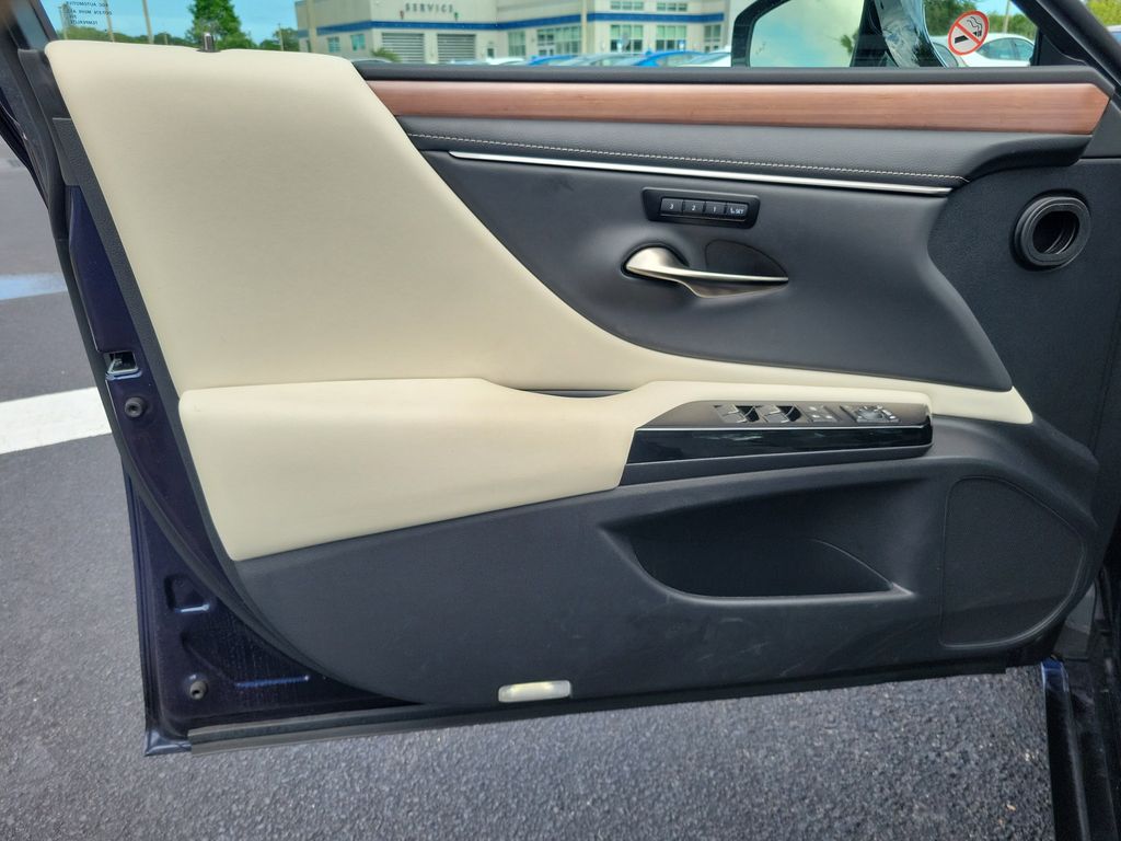 used 2025 Lexus ES car, priced at $44,998