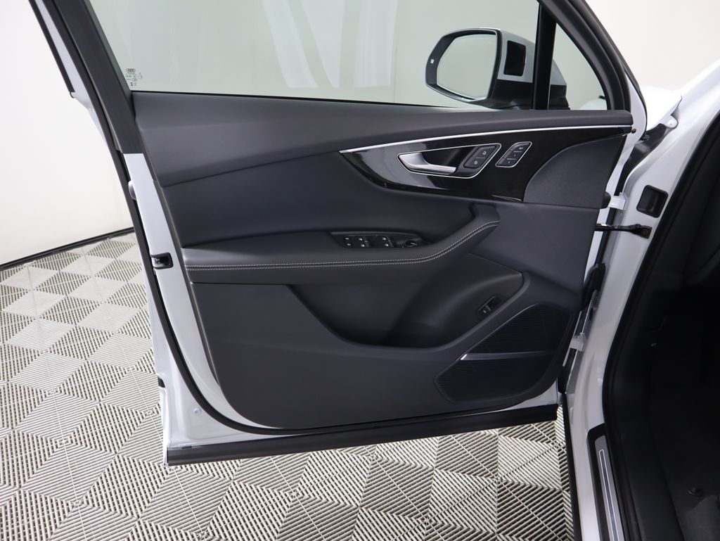 Thumbnail: 2026 Audi Q7 - 28