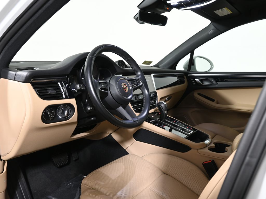 Thumbnail: 2023 Porsche Macan - 4