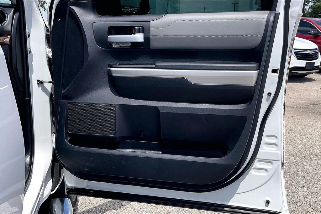 Used 2015 Toyota Tundra Limited 4D CrewMax