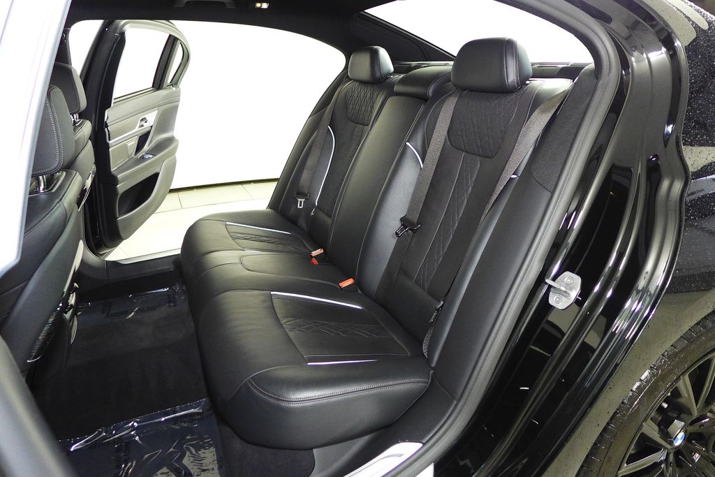 Thumbnail: 2021 BMW 7 Series - 20