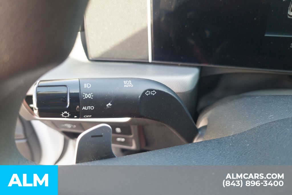 Used 2025 White Hyundai SEL image 16