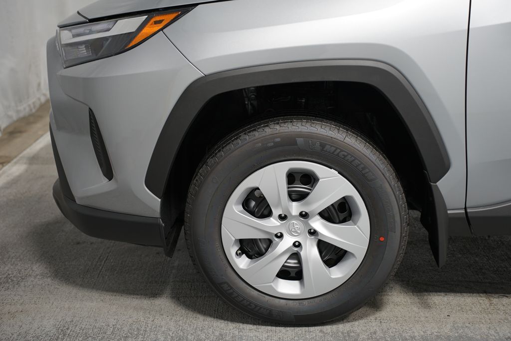 2025 Toyota RAV4 LE 5