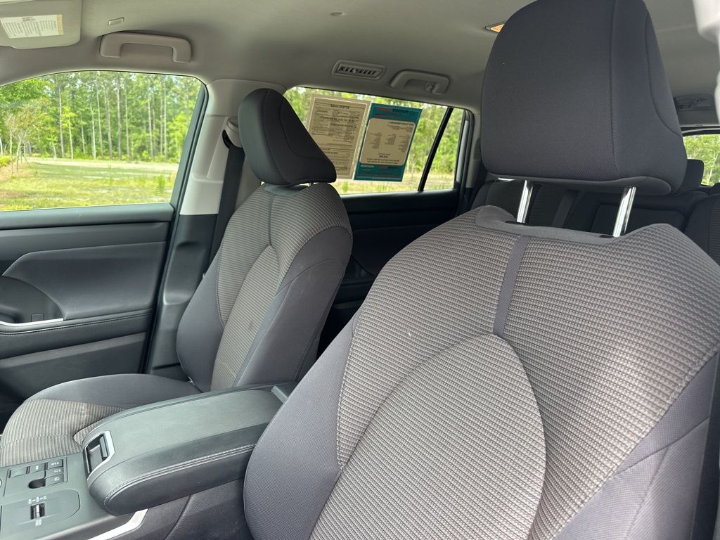 2023 Celestial Silver Metallic Toyota Highlander LE FWD SUV