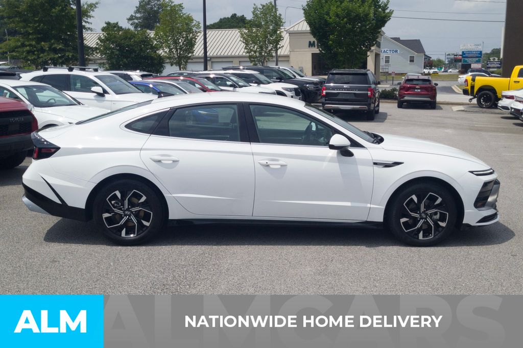 Certified Used 2025 White Hyundai SEL image 4