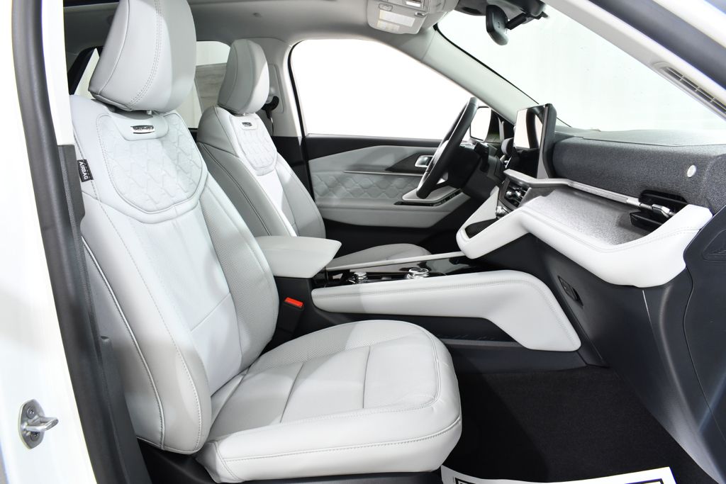 New 2026 White Ford Platinum image 10