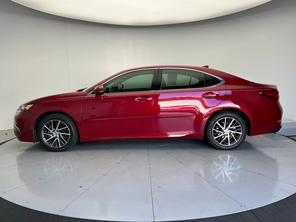 Thumbnail: 2017 Lexus ES - 2