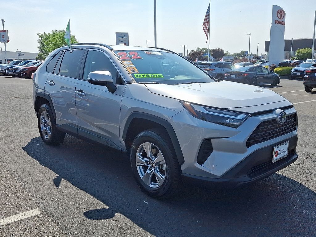 2022 Toyota RAV4 XLE 3