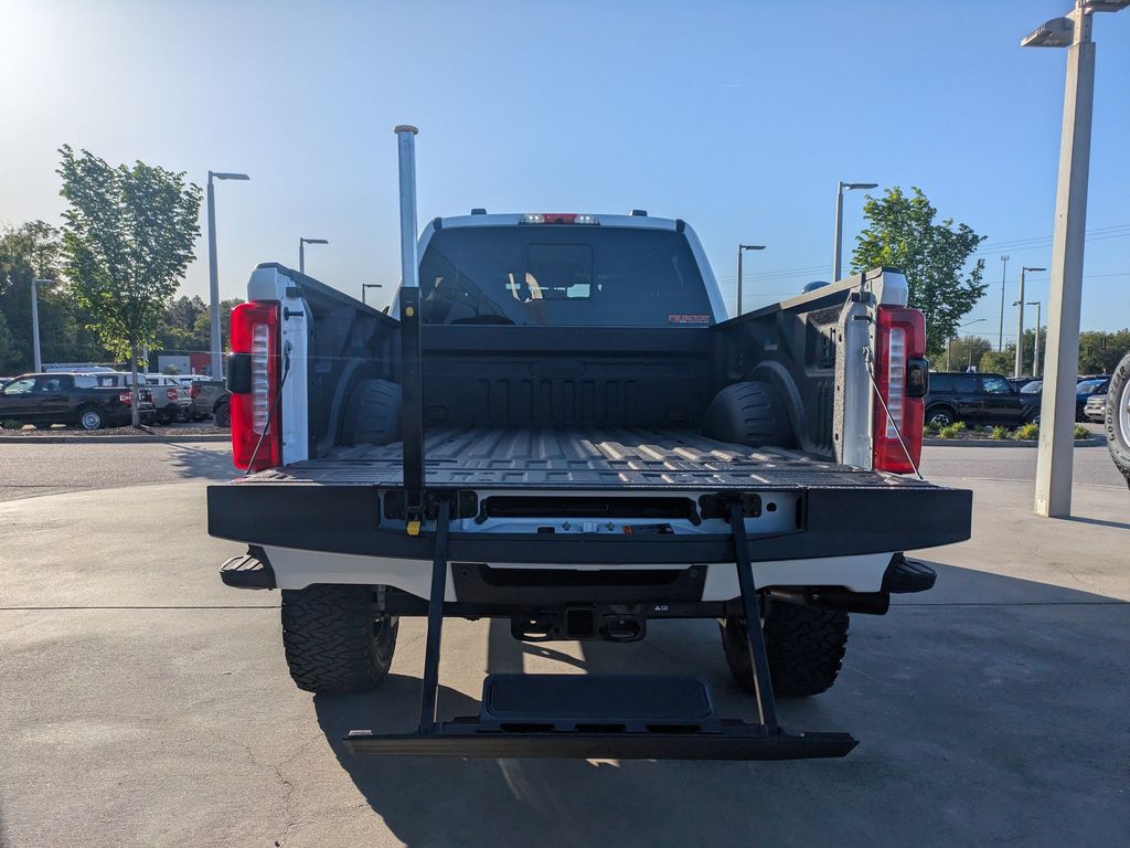 2026 Ford F-250 Super Duty Black Widow