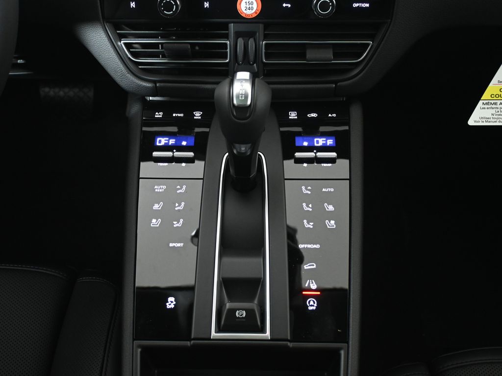 Thumbnail: 2026 Porsche Macan - 24