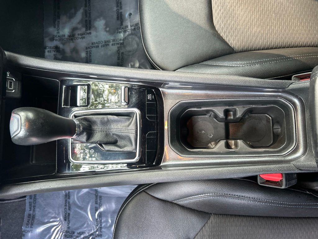 Used 2024 White Jeep Latitude image 18
