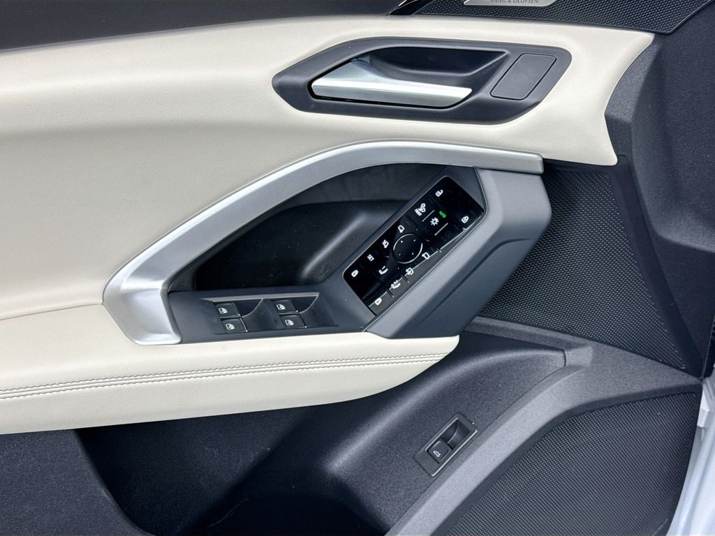 Thumbnail: 2025 Audi Q5 - 23