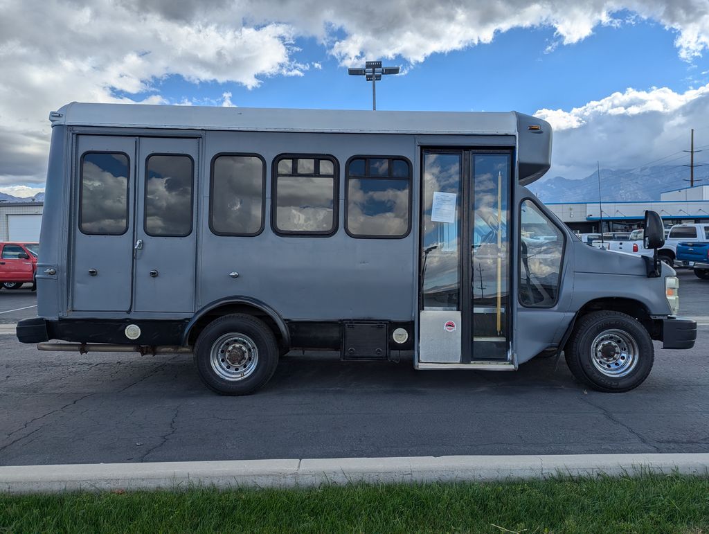 2008 Ford E-350SD Base 4