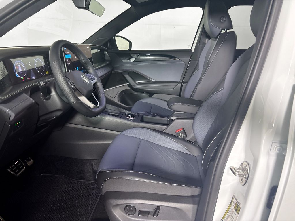 2025 Volkswagen Tiguan 2.0T SE R-Line Black